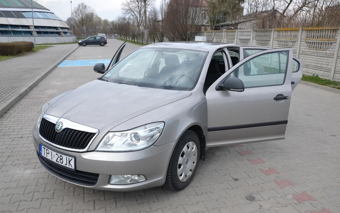 Skoda Octavia cena 20000 przebieg: 187000, rok produkcji 2011 z Pińczów małe 191